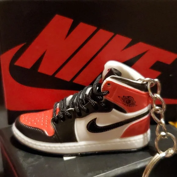 Custom Nike Shoe Keychains set of 2 shoes. (1 pair.) ❤️🖤 - Picture 7 of 16